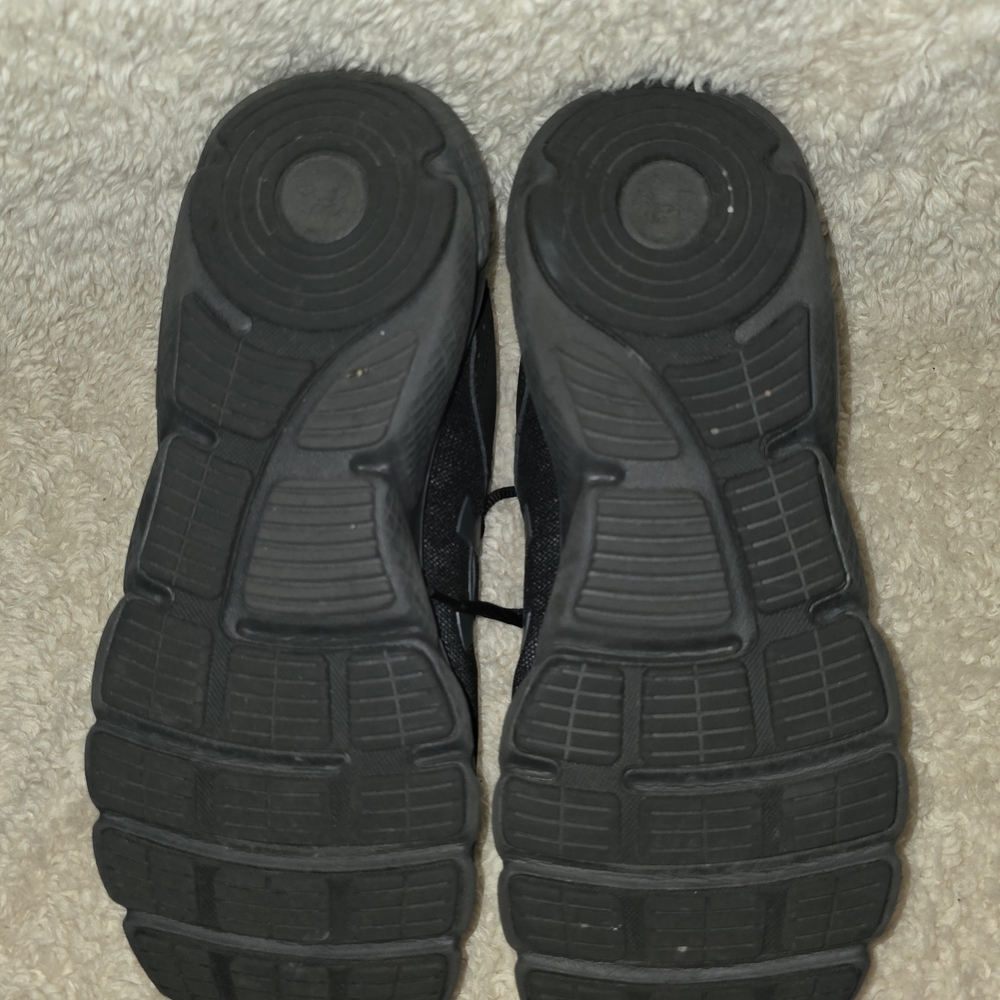 Under Armour Black Athletic Shoes - Picture 3 of 4